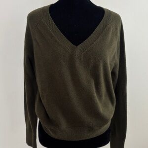 Old Navy Women's Deep Green V-Neck Sweater